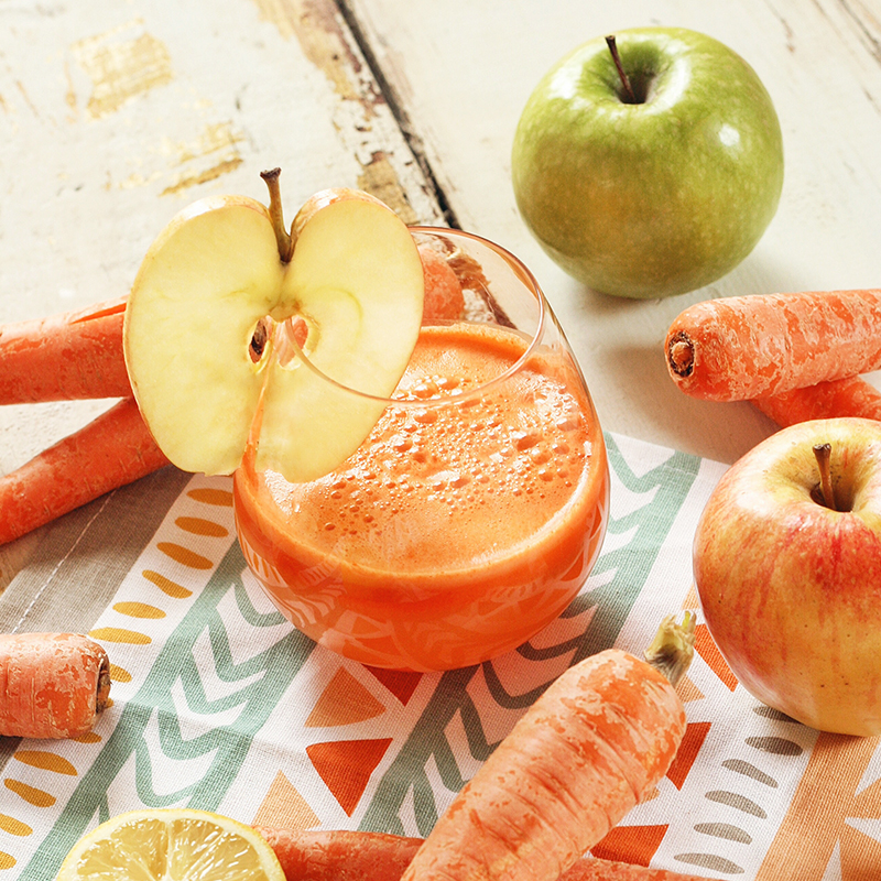 https://www.justinecelina.com/wp-content/uploads/2015/06/justine-celina_apple-carrot-lemon-ginger_juice.jpg