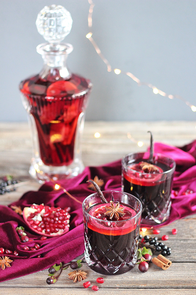 https://www.justinecelina.com/wp-content/uploads/2016/11/justine-celina_vanilla-pomegranate-mulled-wine_12.jpg